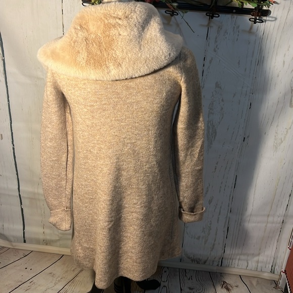 Cardigan - Picture 5 of 6